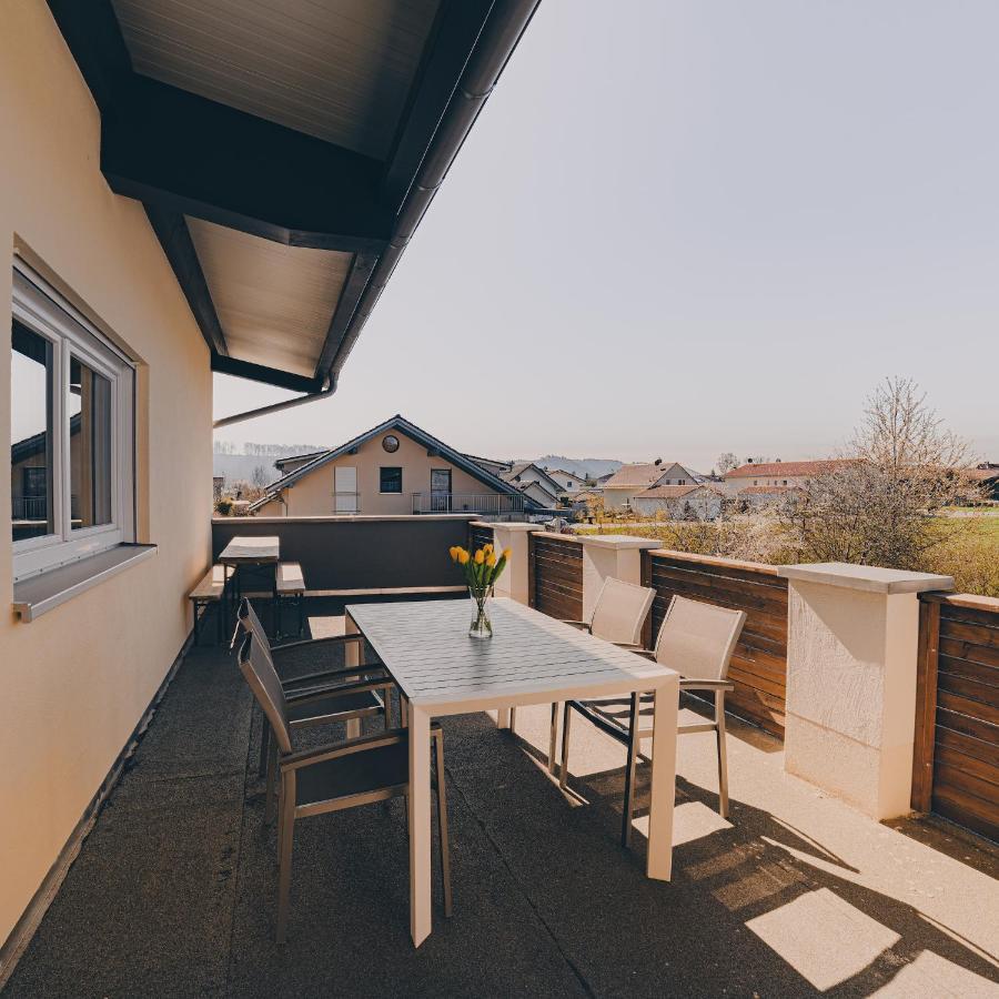 Grosse Ferienwohnung Mit Balkon Und Perfekter Lage Eggenthal 外观 照片